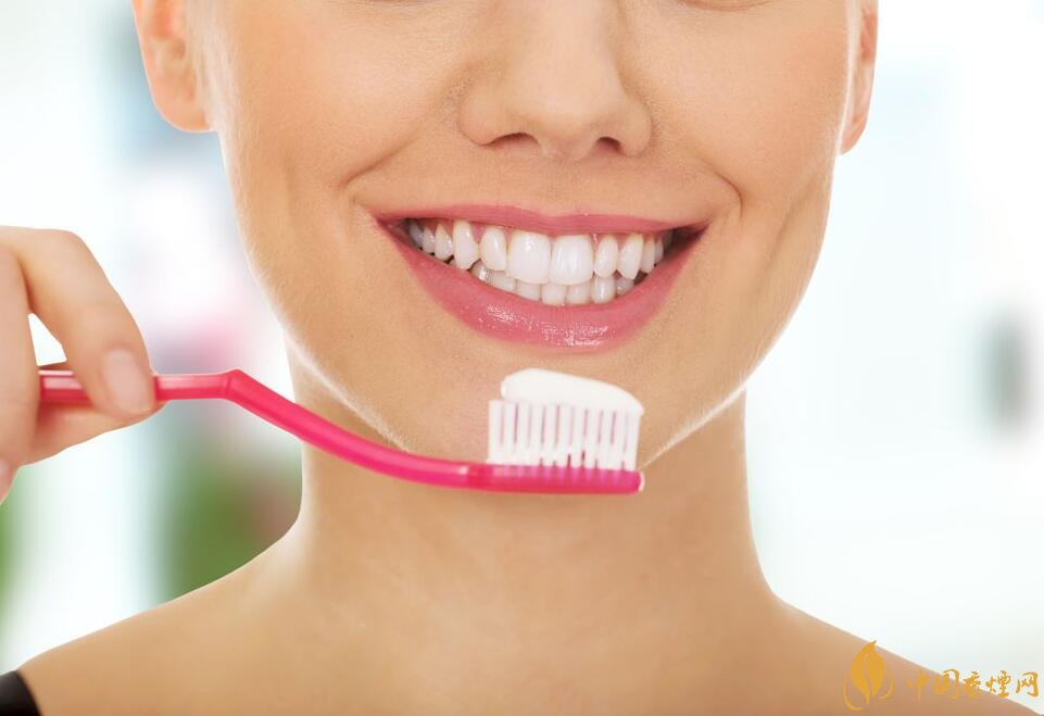 抽煙牙齒黃怎么變白，快速去除煙漬小妙招