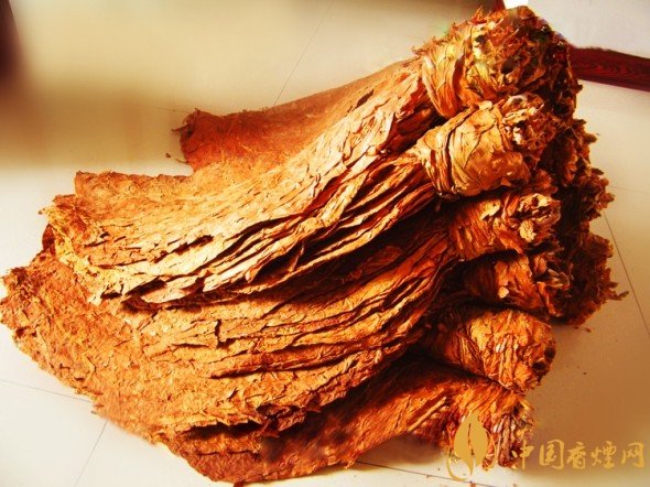 旱煙和煙卷哪個危害大，旱煙袋很有講究